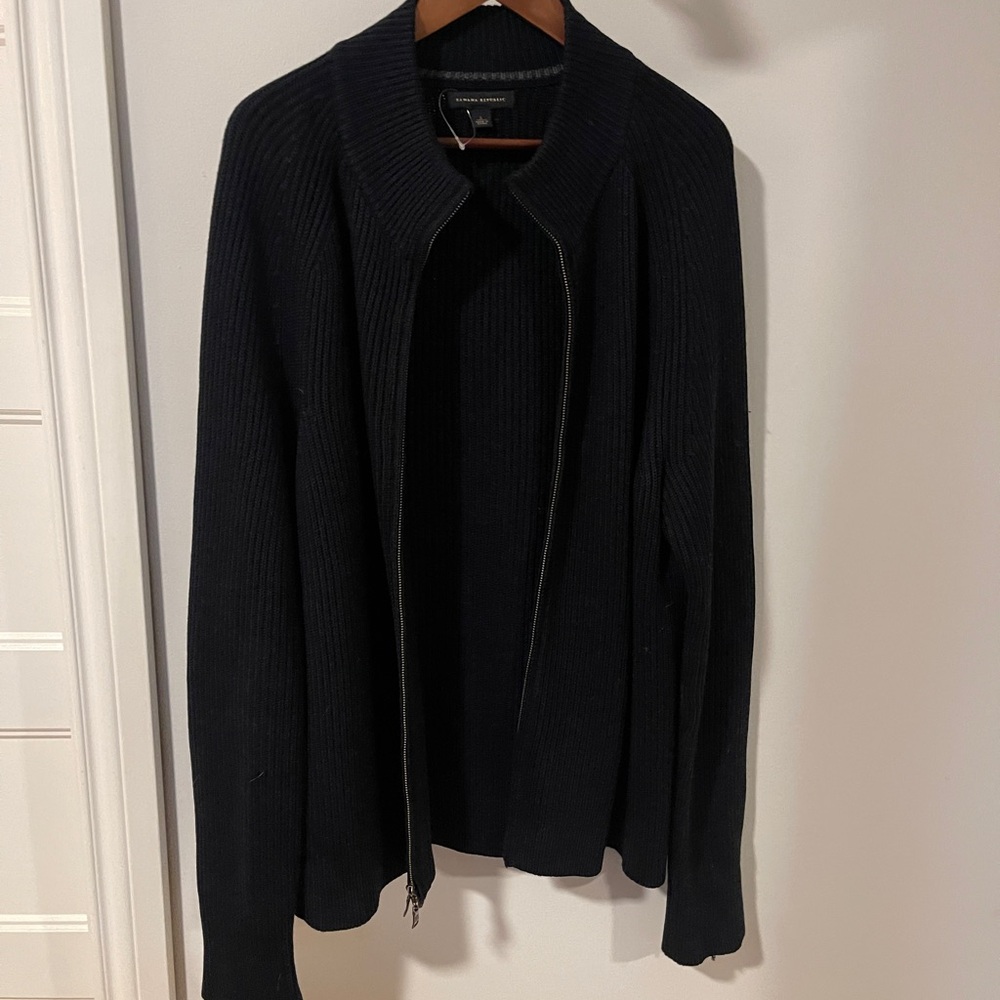 Men’s zip up cardigan like new
